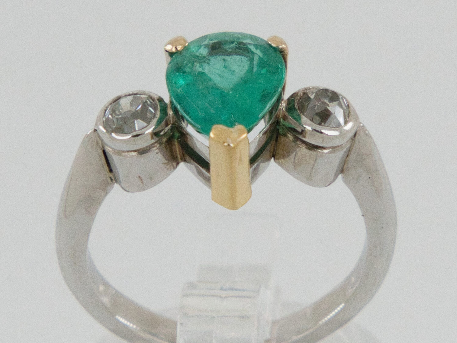 Pre-Owned Emerald & Diamond Ring - Jordans Jewellers